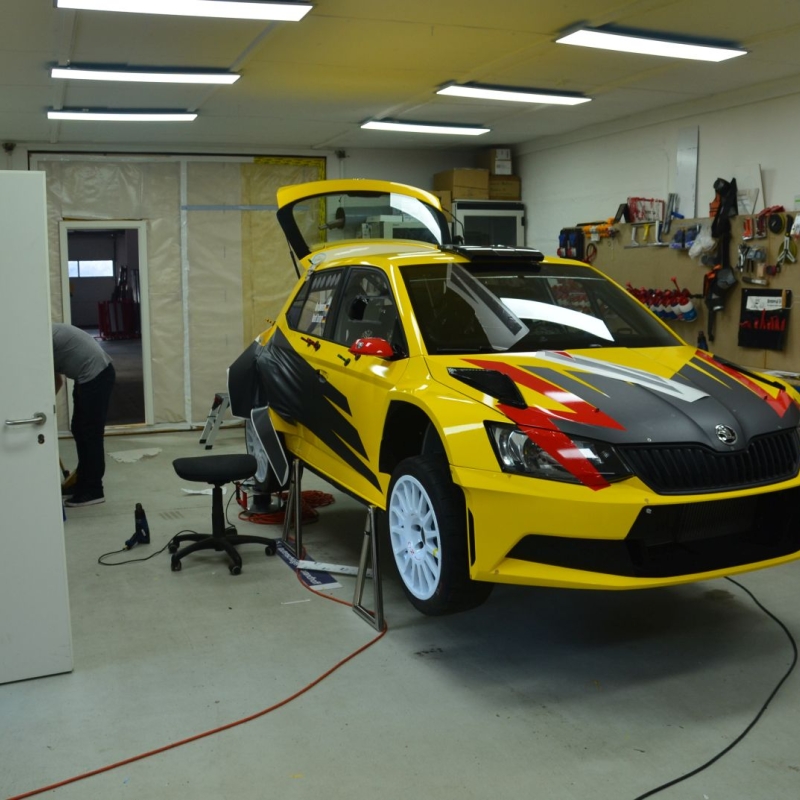 Fahrzeugfolierung 62